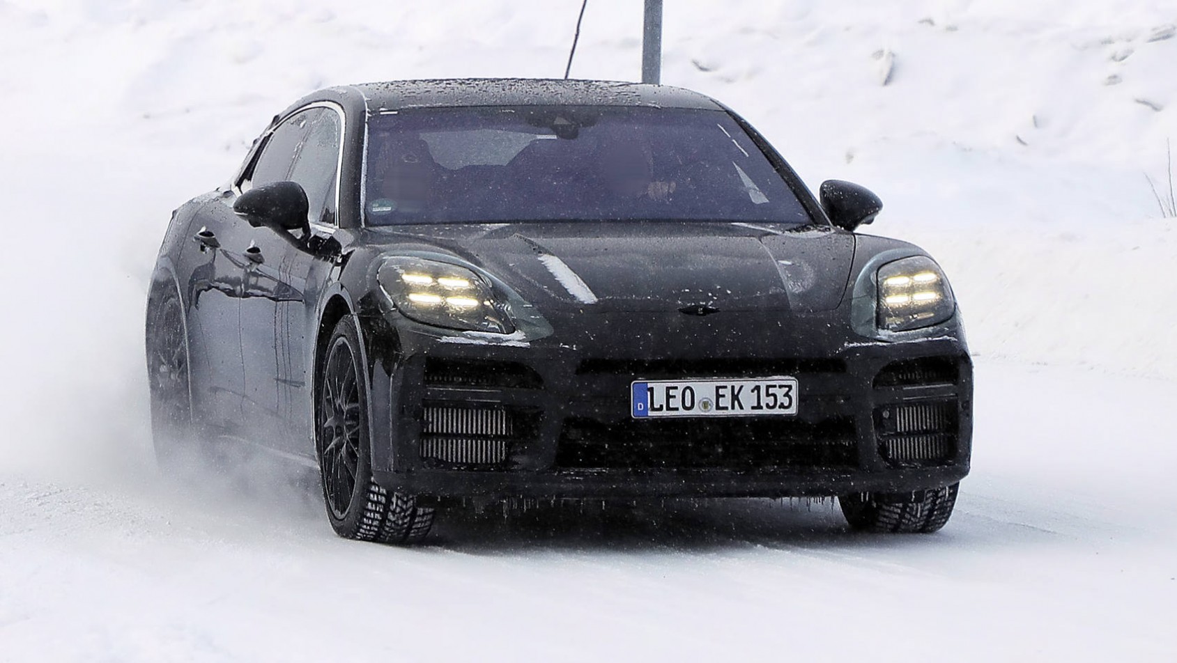 Nowe Porsche Panamera front auta