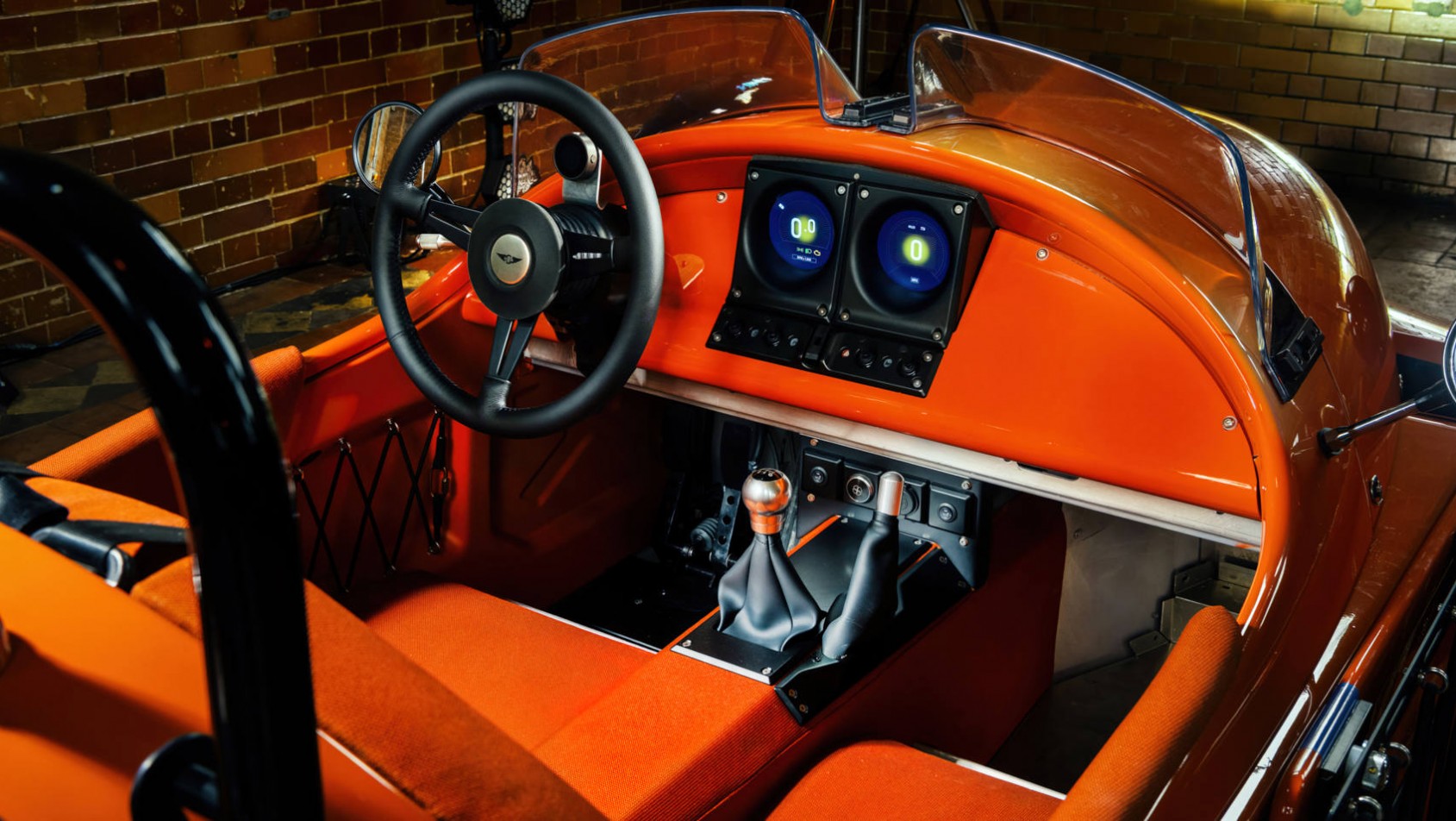 Nowy Morgan Super 3 spartańskie wnętrze