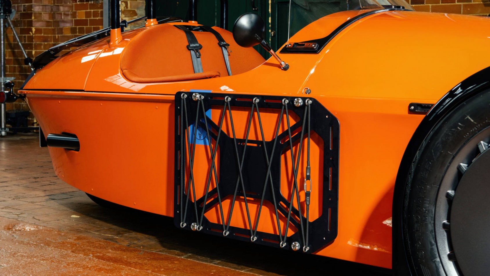 Nowy Morgan Super 3 uchwyt na numer