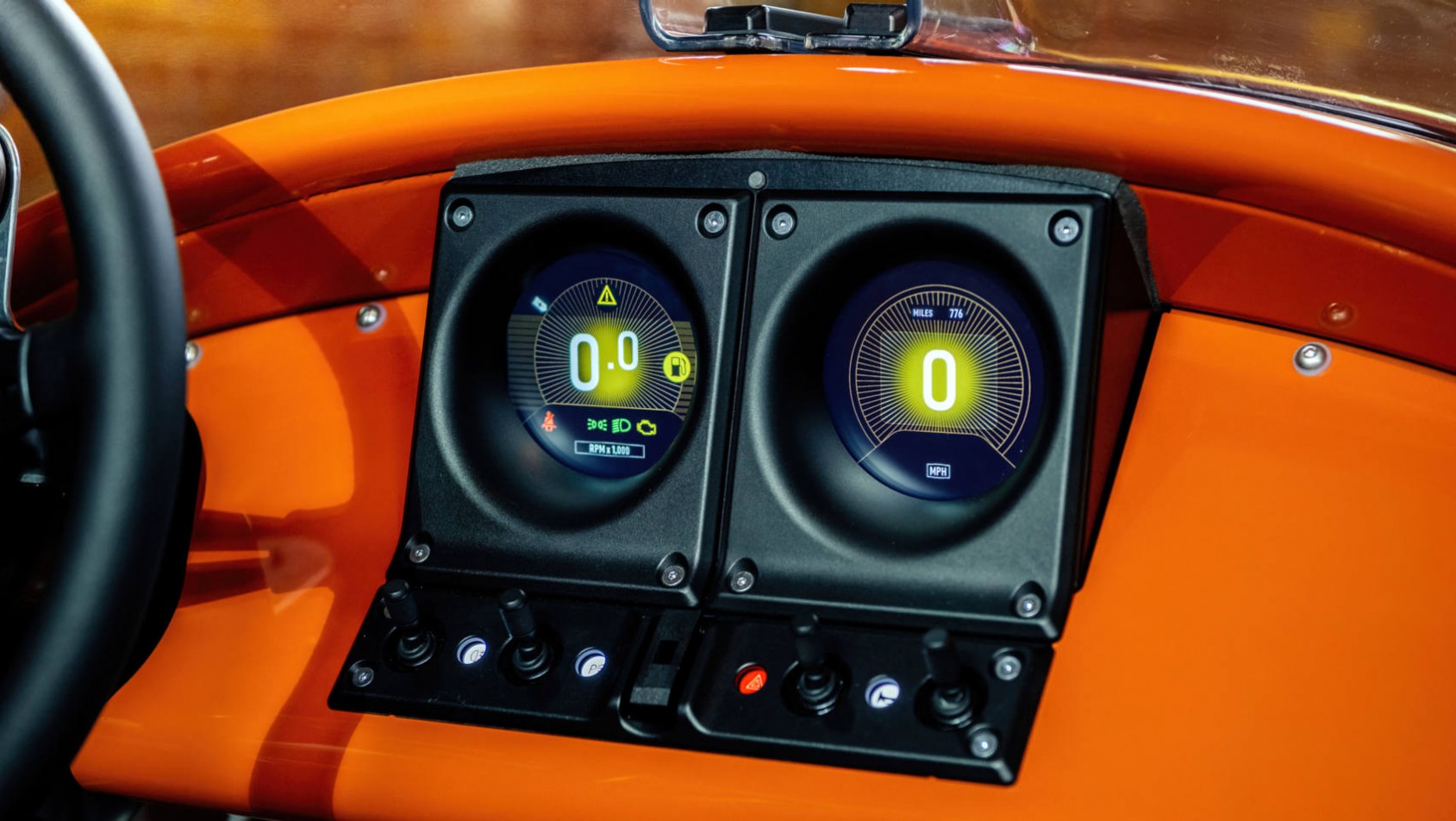 Nowy Morgan Super 3 zegary