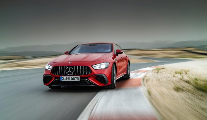 2022 Mercedes-AMG GT63 S E Performance na zakręcie