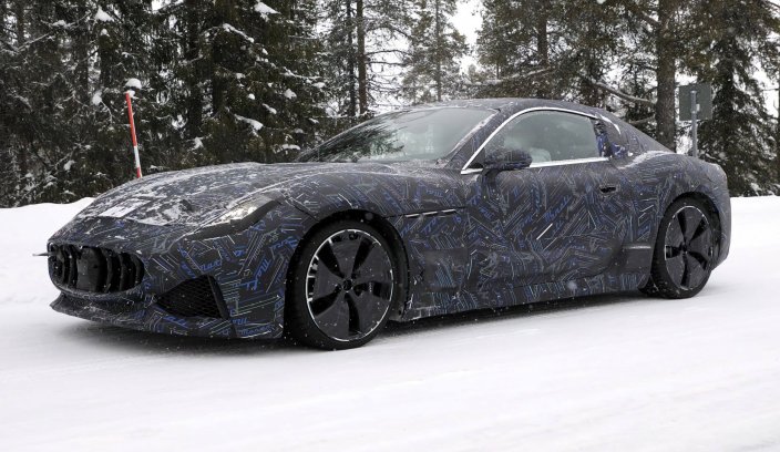Nowe Maserati GranTurismo w kamuflażu na śniegu