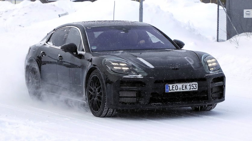 Porsche Panamera na śniegu