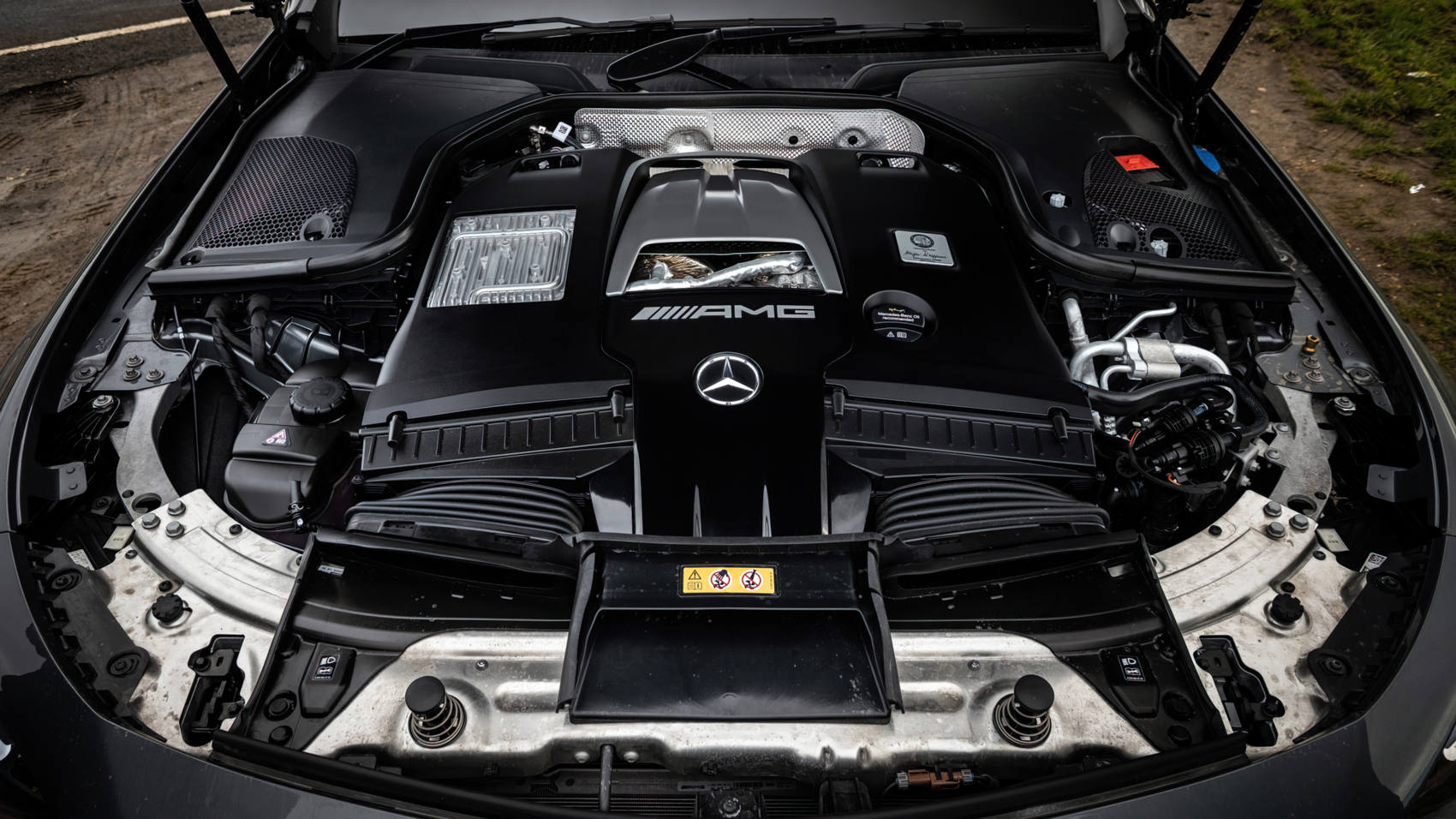 Mercedes AMG E63S pod maską