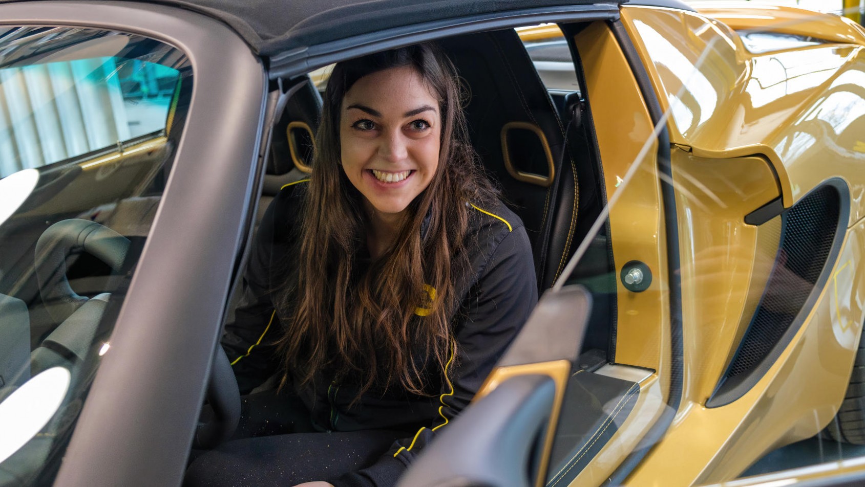 Elise Artioli w swoim Lotusie