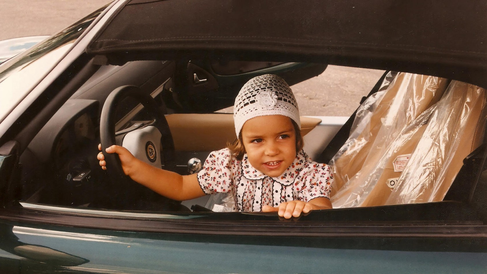 Elise Artioli - zdjęcie archiwalne w samochodzie