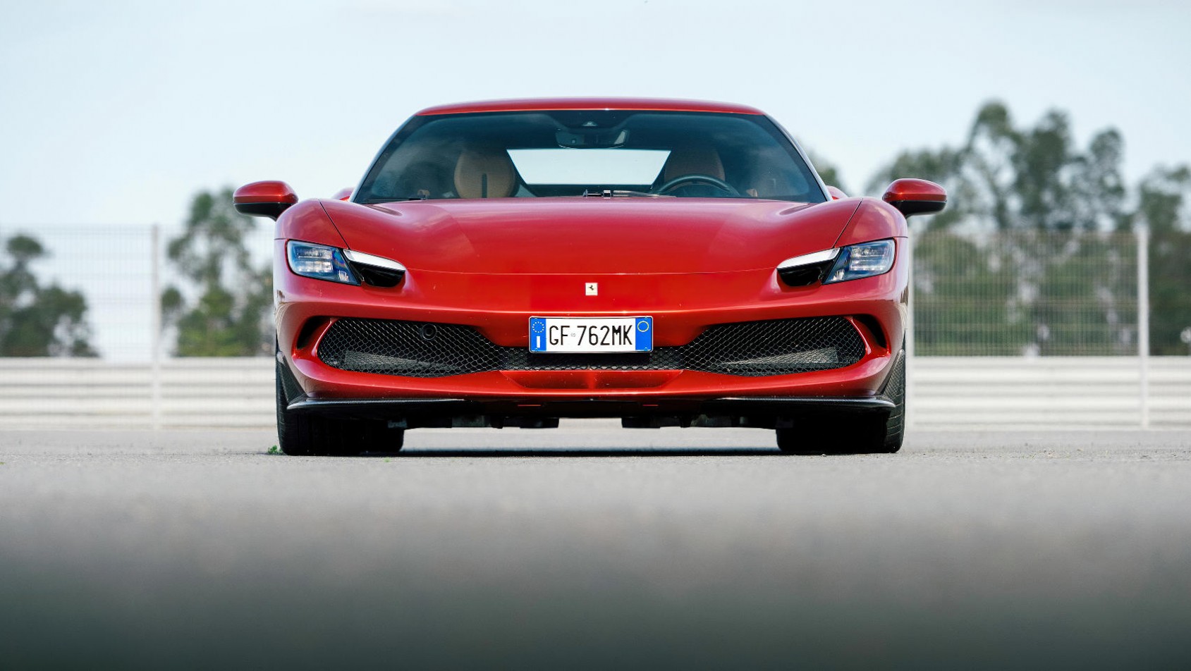 Ferrari 296 GTB front auta