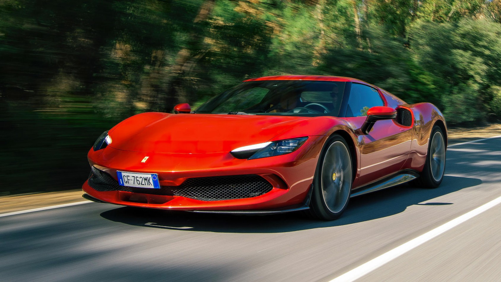 Ferrari 296 GTB dynamiczne ujęcie