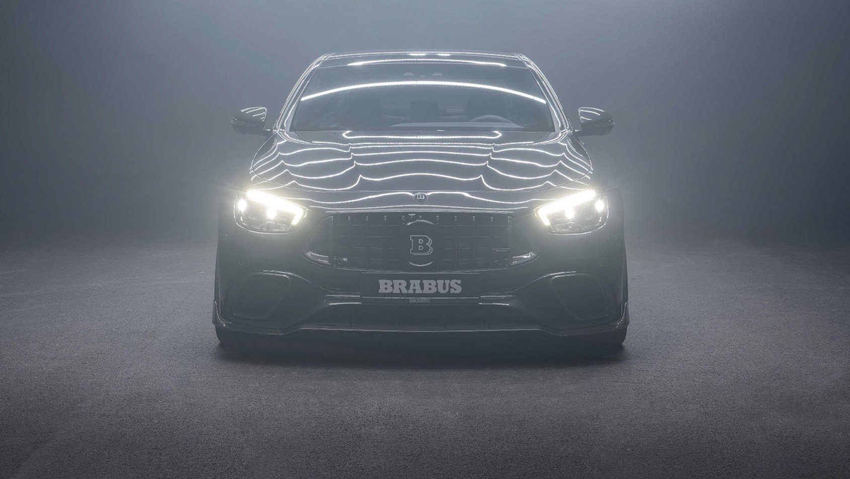 Brabus Mercedes AMG E63 S sesja w studiu - prezentacja frontu auta