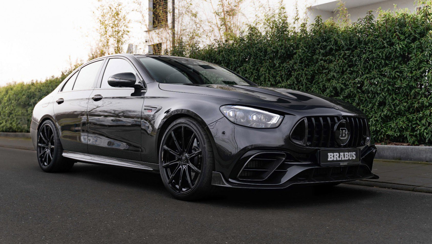 Brabus Mercedes AMG E63 S front auta