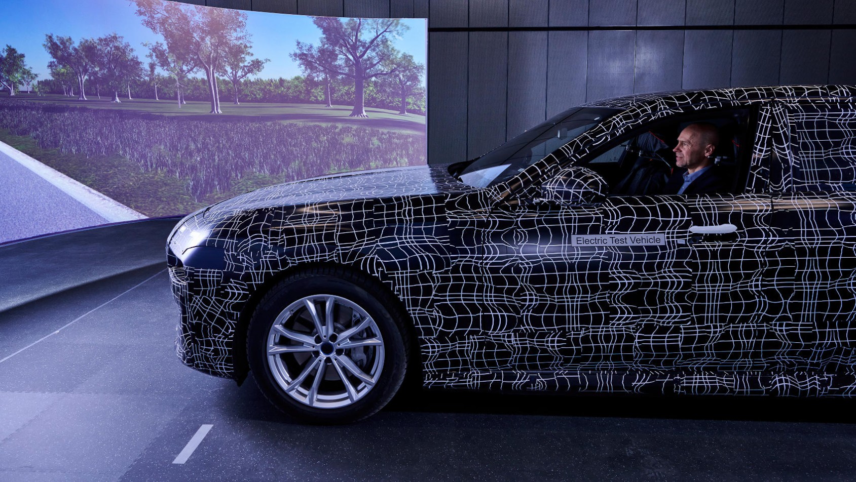 BMW i7 wyjeżdża na testy