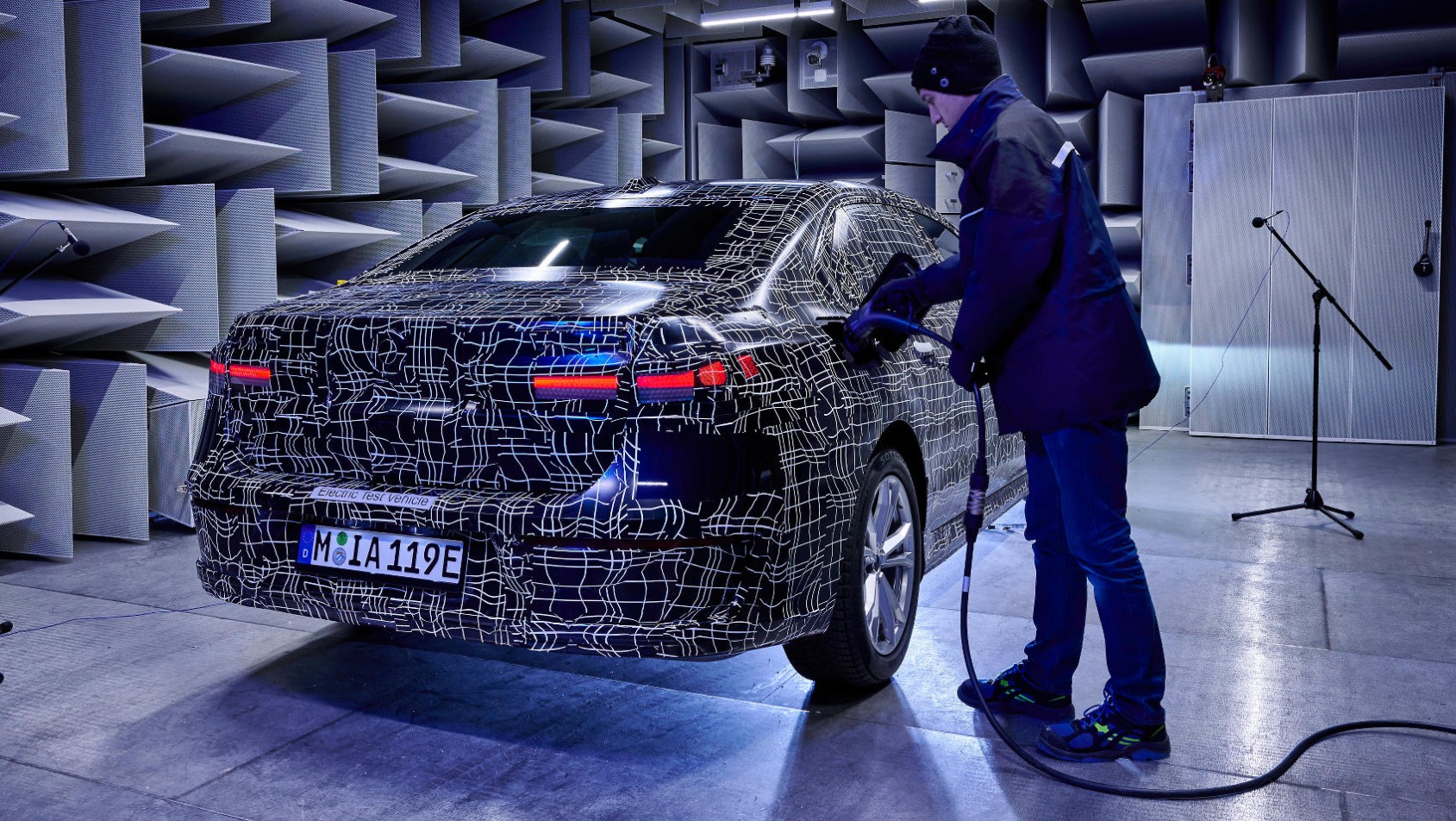BMW i7 - ładowanie