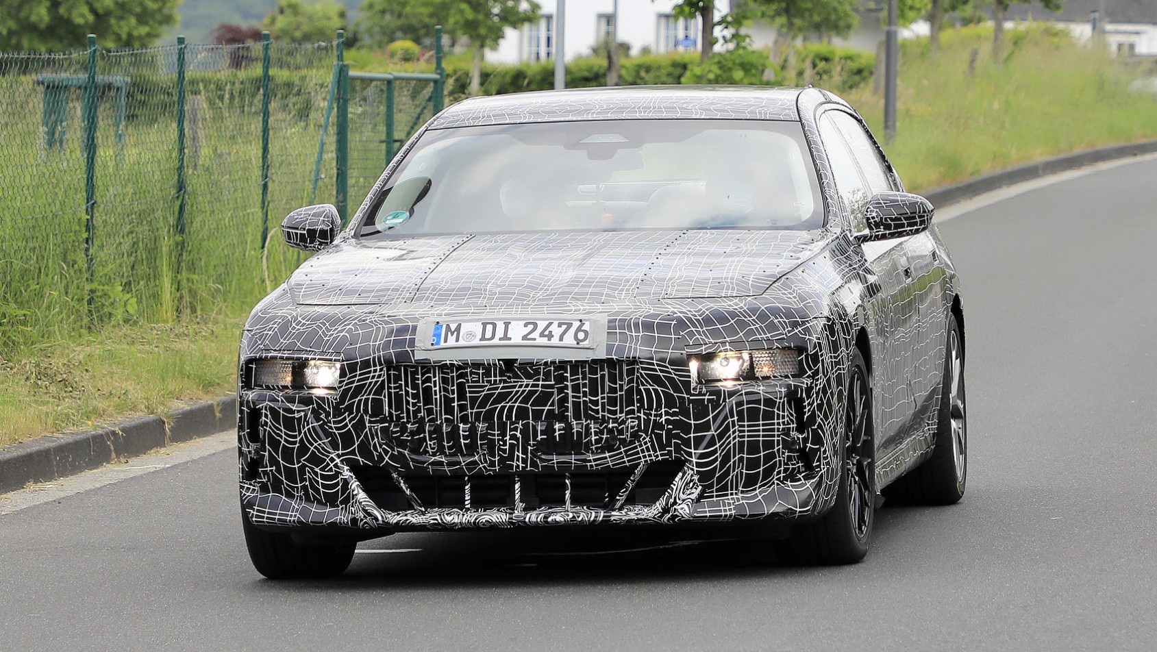 BMW i7 przyłapany na drodze