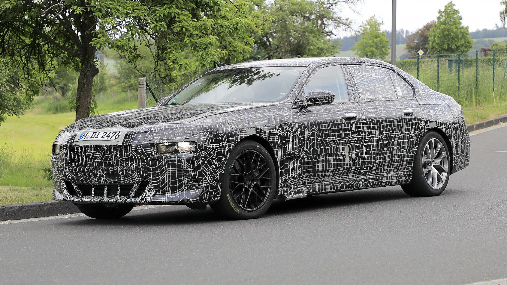 Prototyp BMW i7 na teście ulicznym