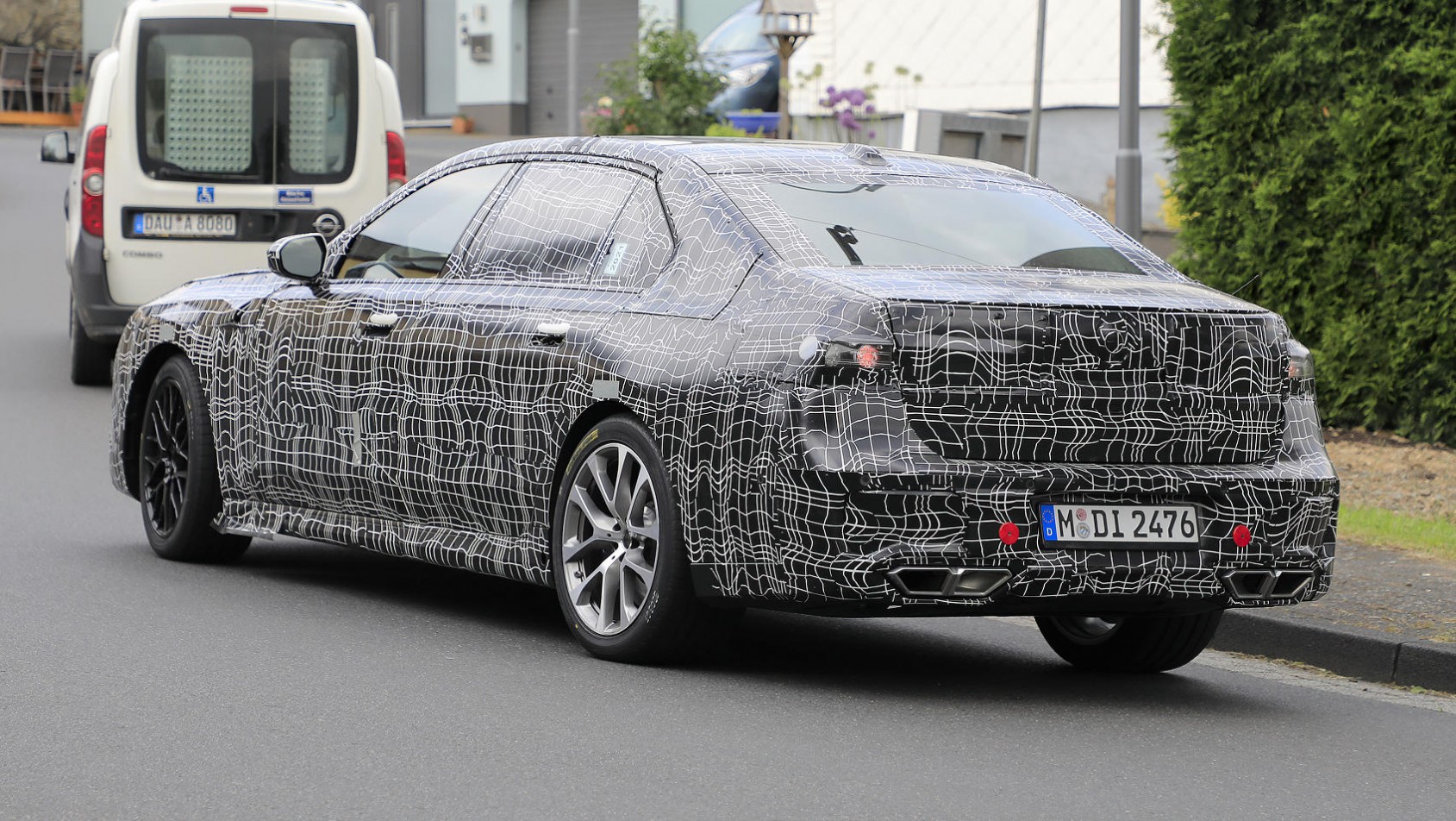 Prototyp BMW i7 z tyłu