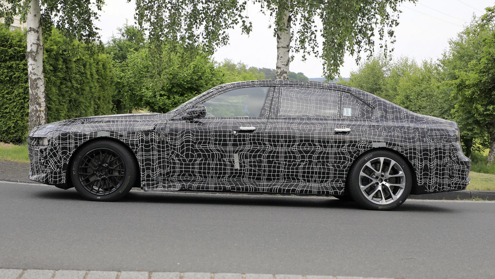 Prototyp BMW i7 plug-in