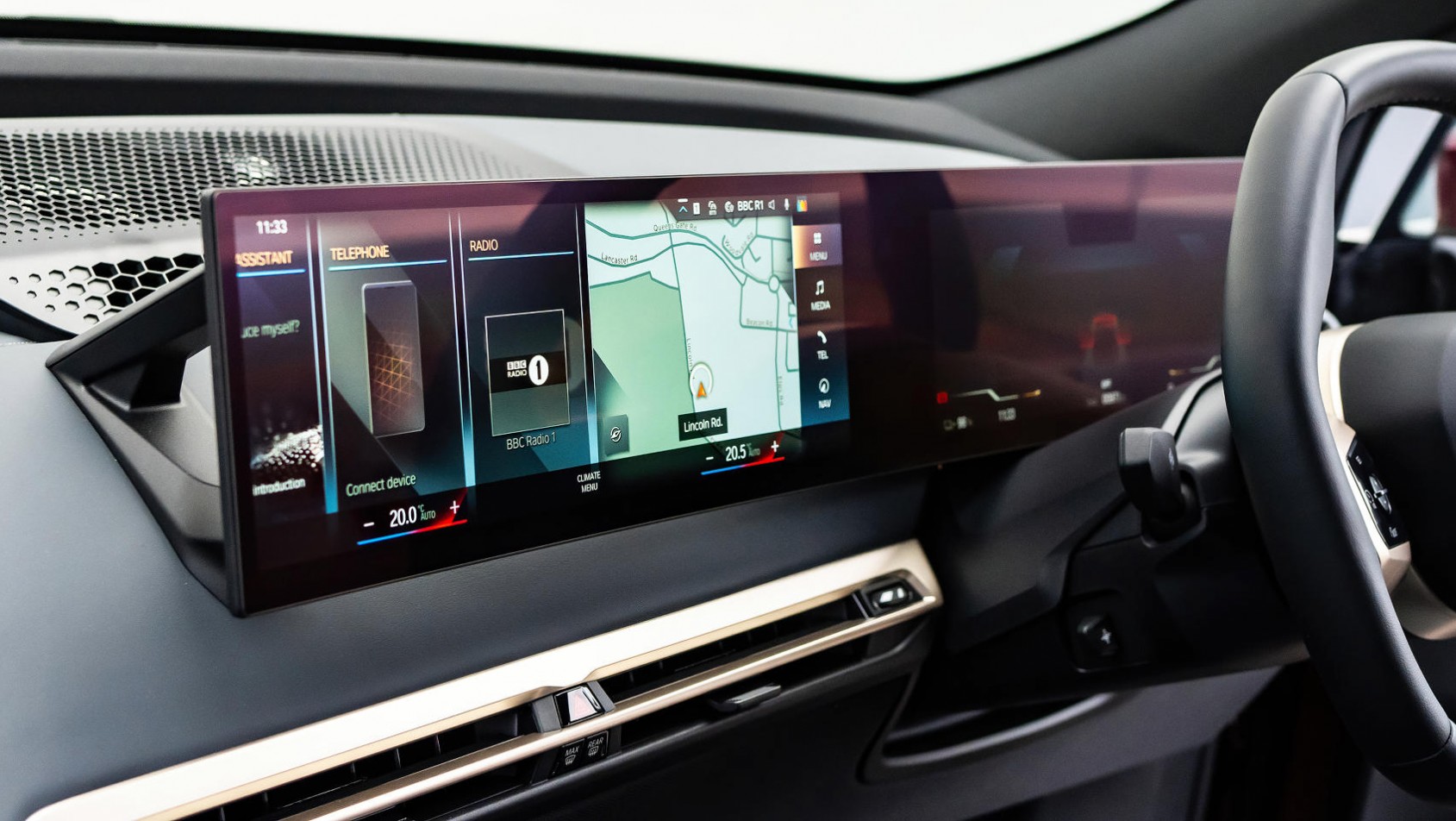 BMW i X zakrzywiony ekran