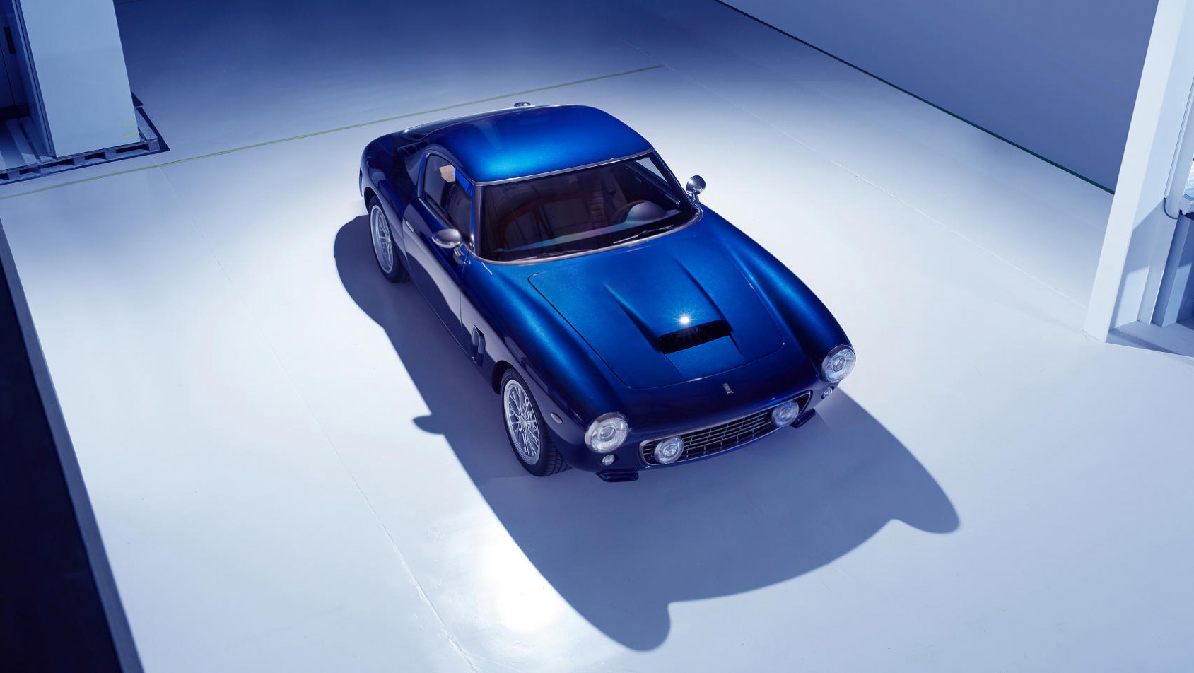 Restomod RML Short Wheelbase widok z lotu ptaka