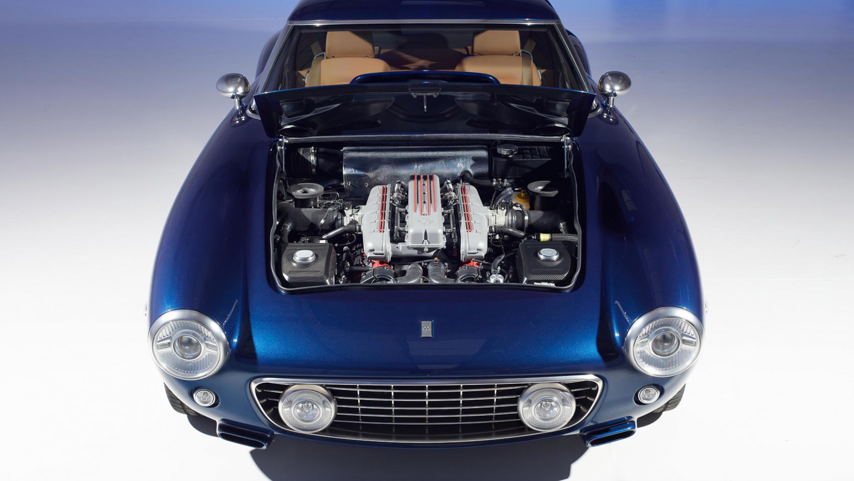 Restomod RML Short Wheelbase z otwartą maską