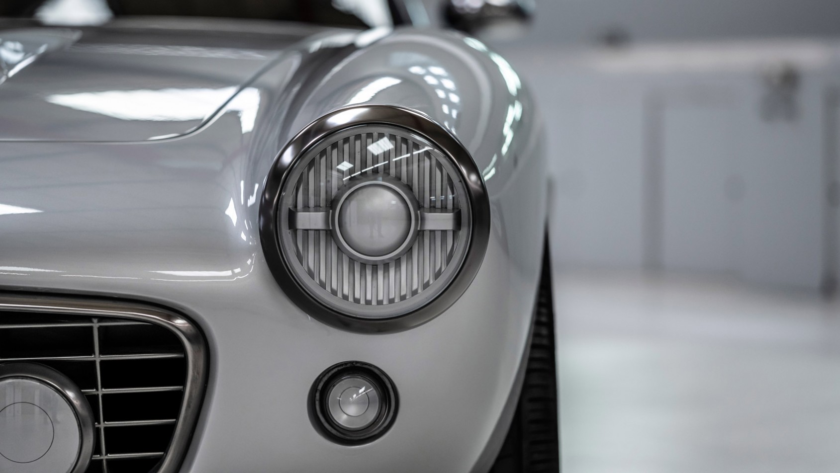 Restomod RML Short Wheelbase światło