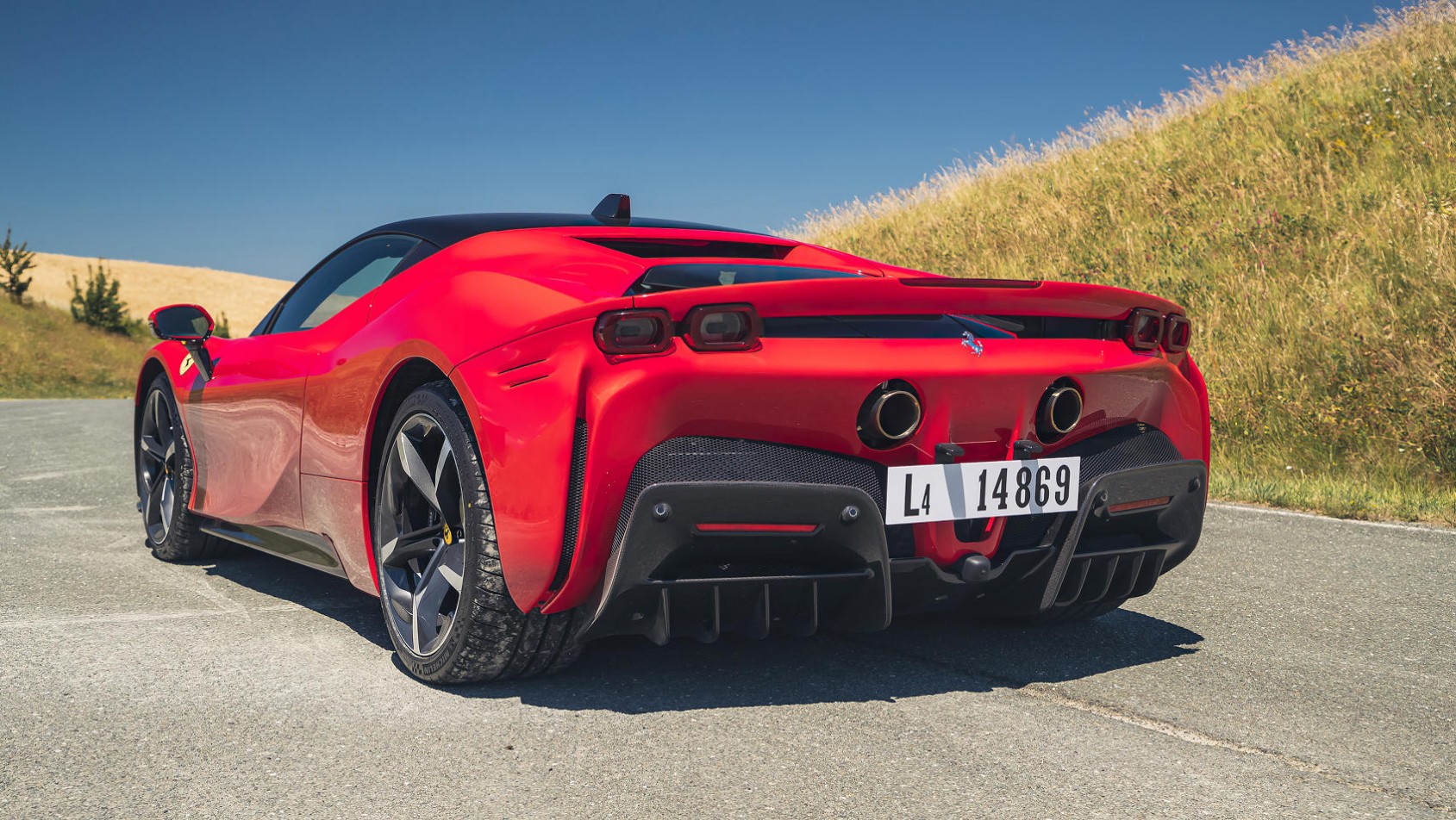 Ferrari SF90 Stradale tył auta