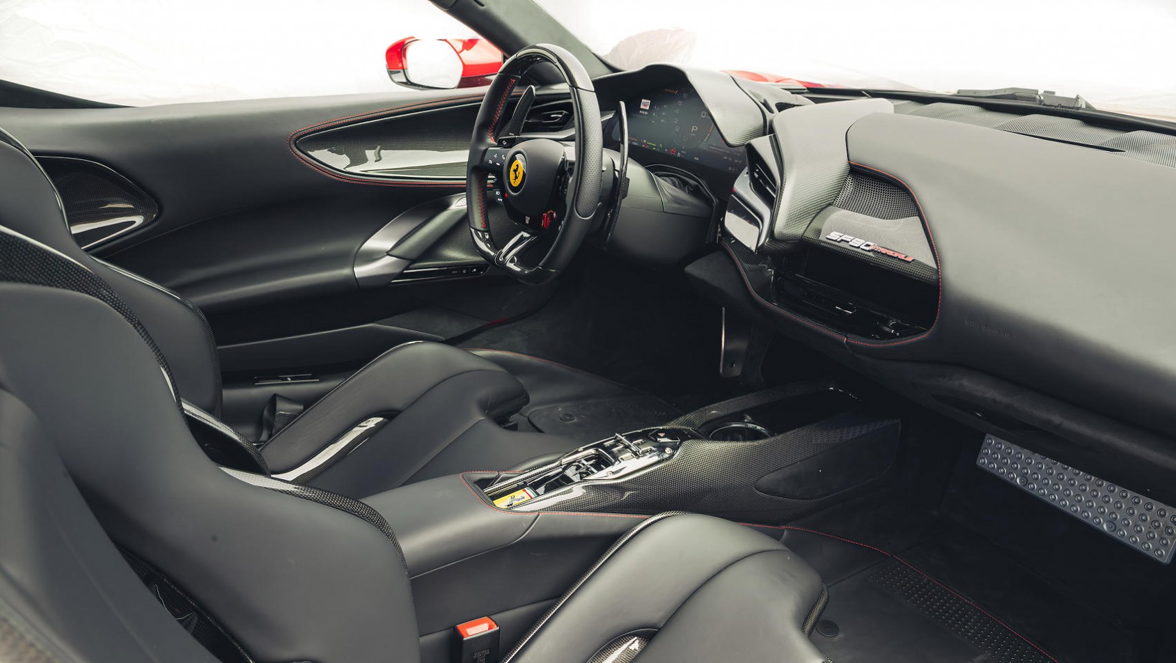 Ferrari SF90 Stradale wnętrze auta