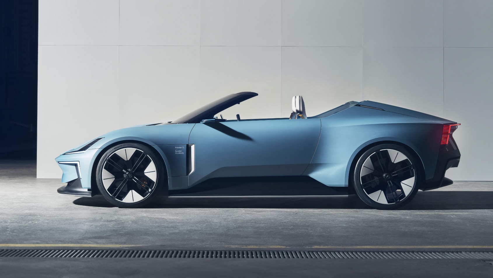 Polestar O2-sylwetka z boku