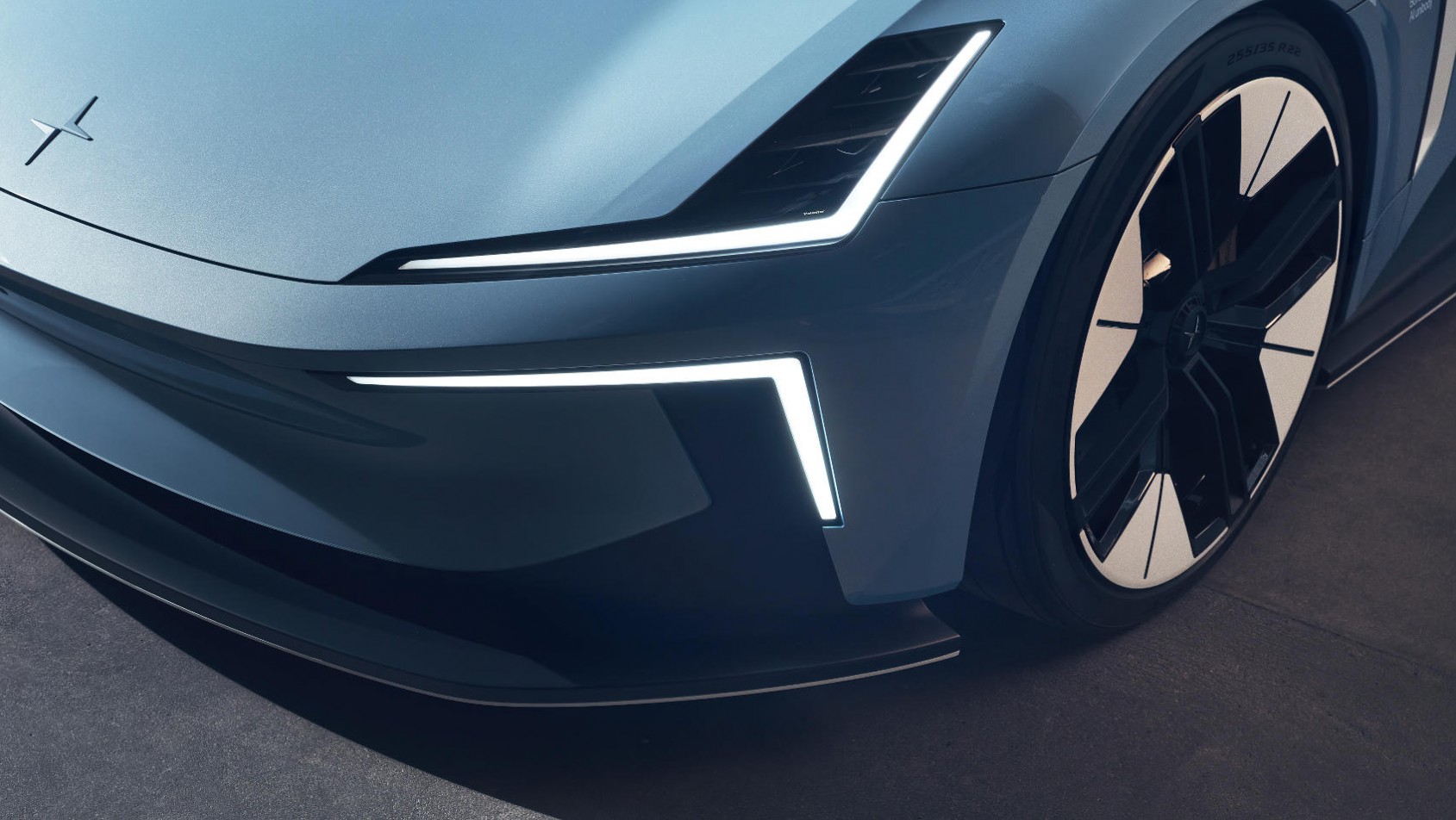 Polestar O2 światła przednie