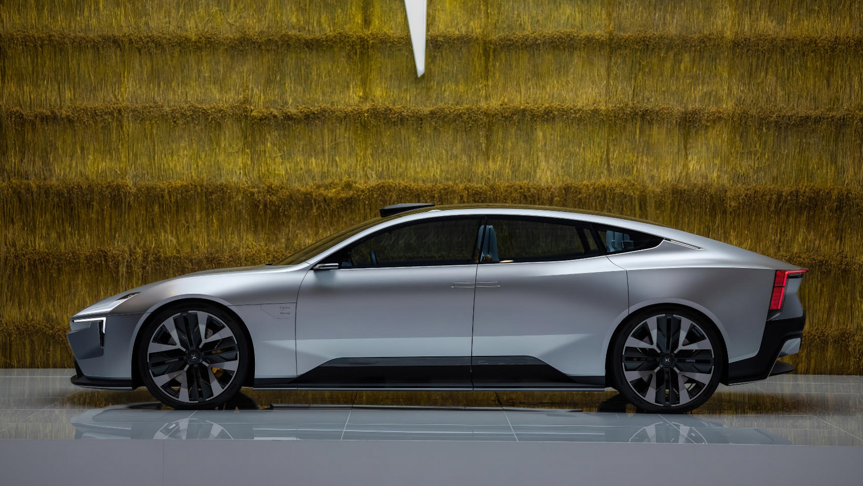 Polestar 5 Precept concept sylwetka z boku
