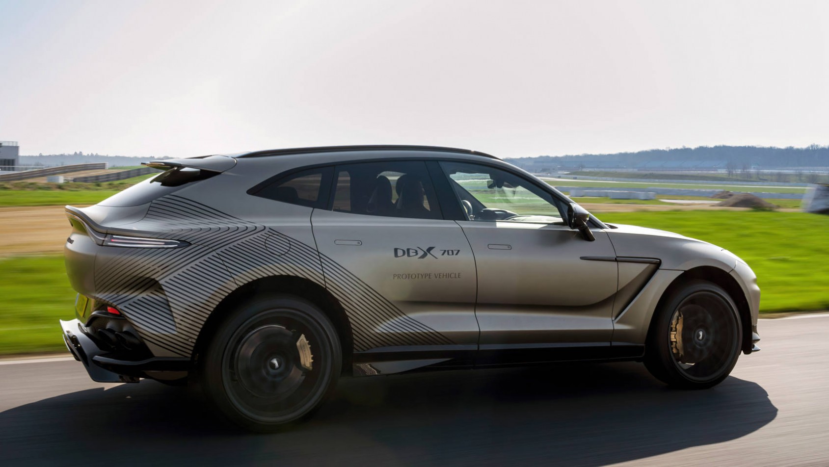 Aston Martin DBX707 tył auta