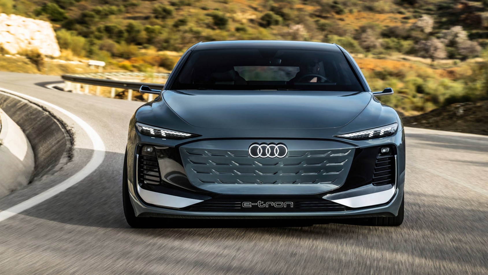 A6 Avant e-tron na drodze - prezentuje swój grill