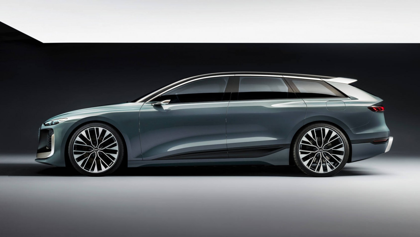 A6 Avant e-tron sesja w studiu - linia w pełnej okazałości