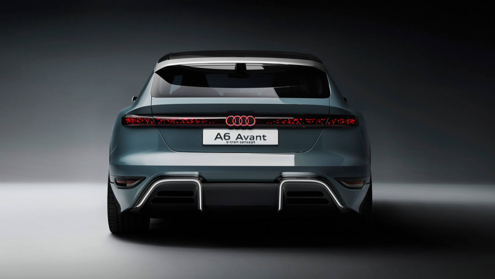 A6 Avant e-tron sesja w studiu - tył auta