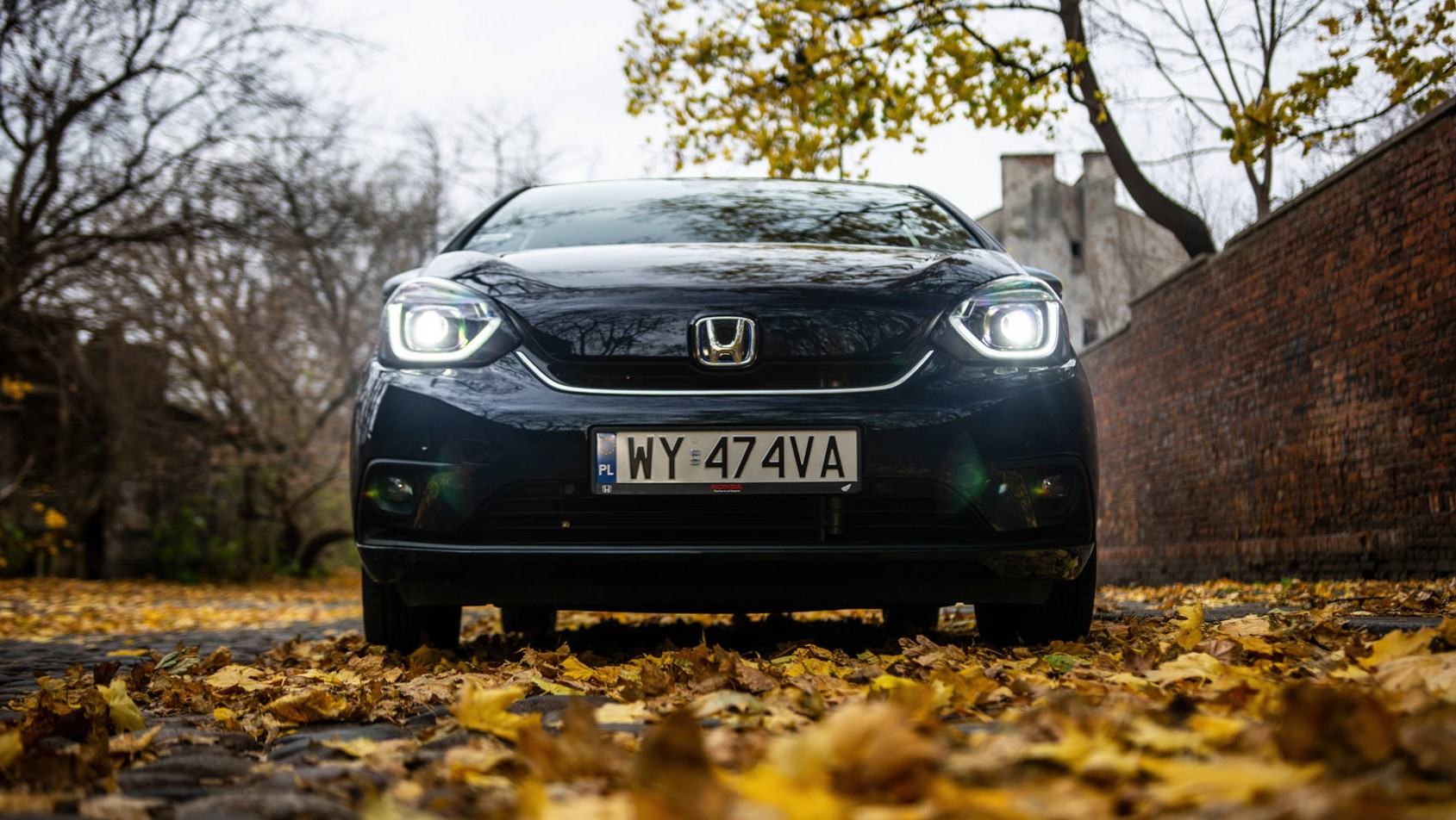 Front Hondy Jazz z ledowymi reflektorami