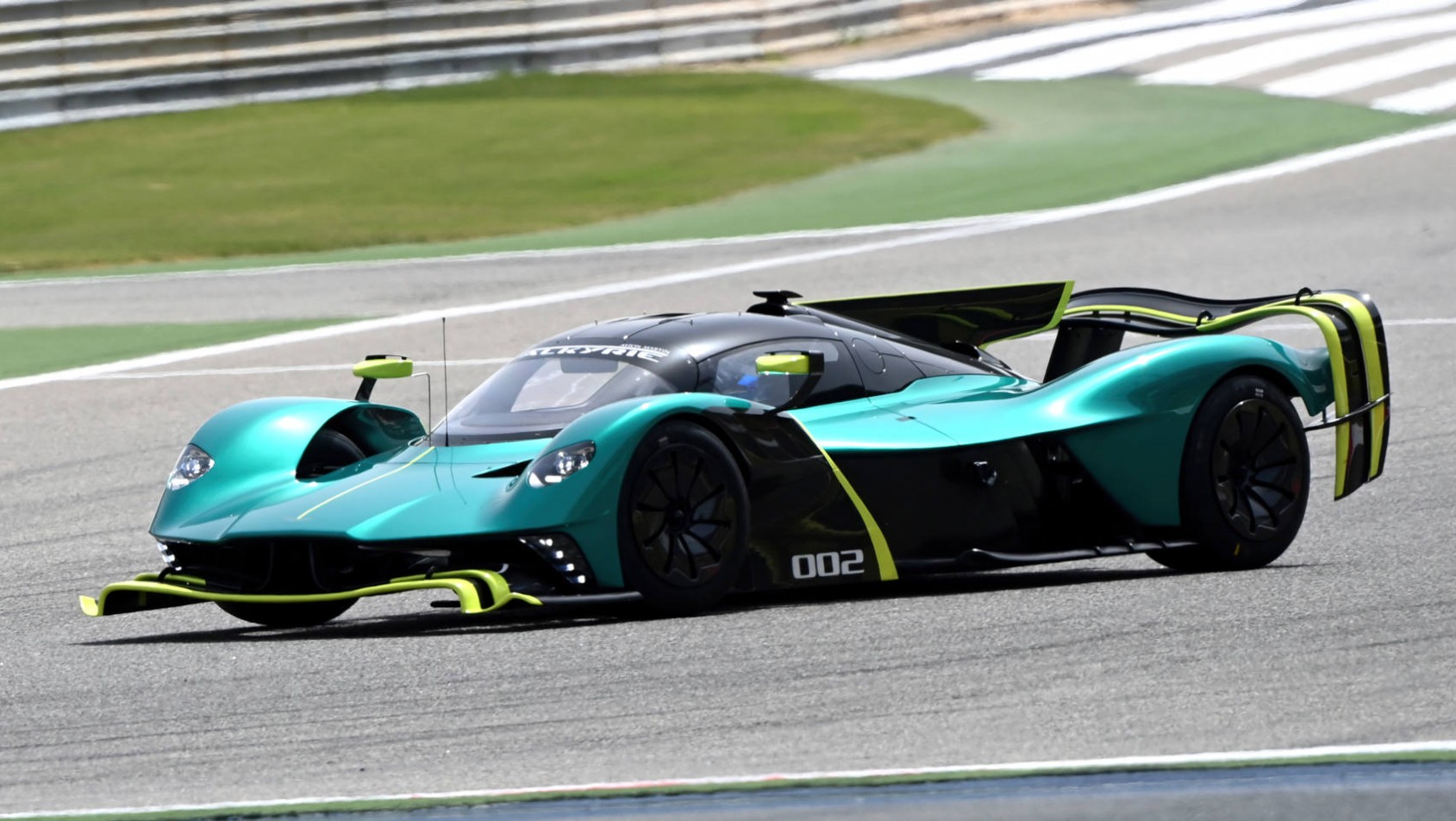 Aston Martin Valkyrie AMR Pro na torze w Bahrajnie