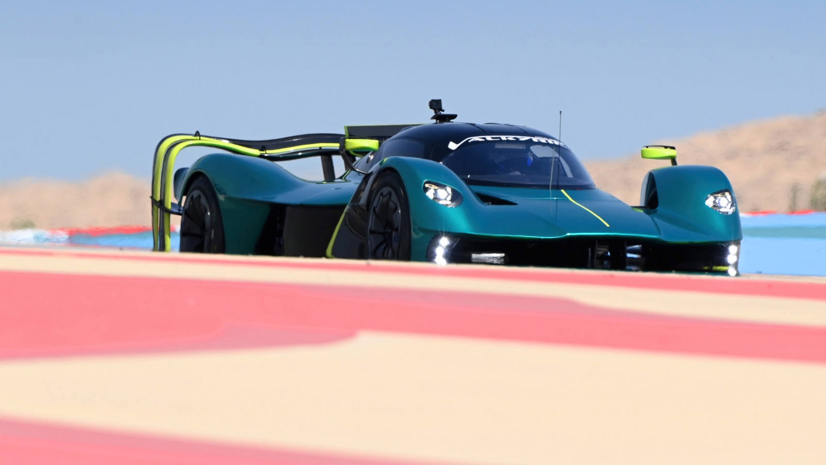 Aston Martin Valkyrie AMR Pro testowany na torze
