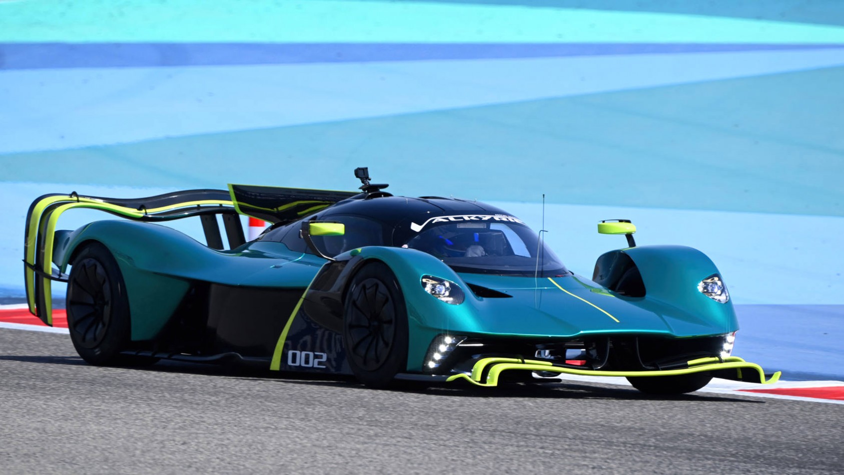 Aston Martin Valkyrie AMR Pro wychodzi z zakrętu