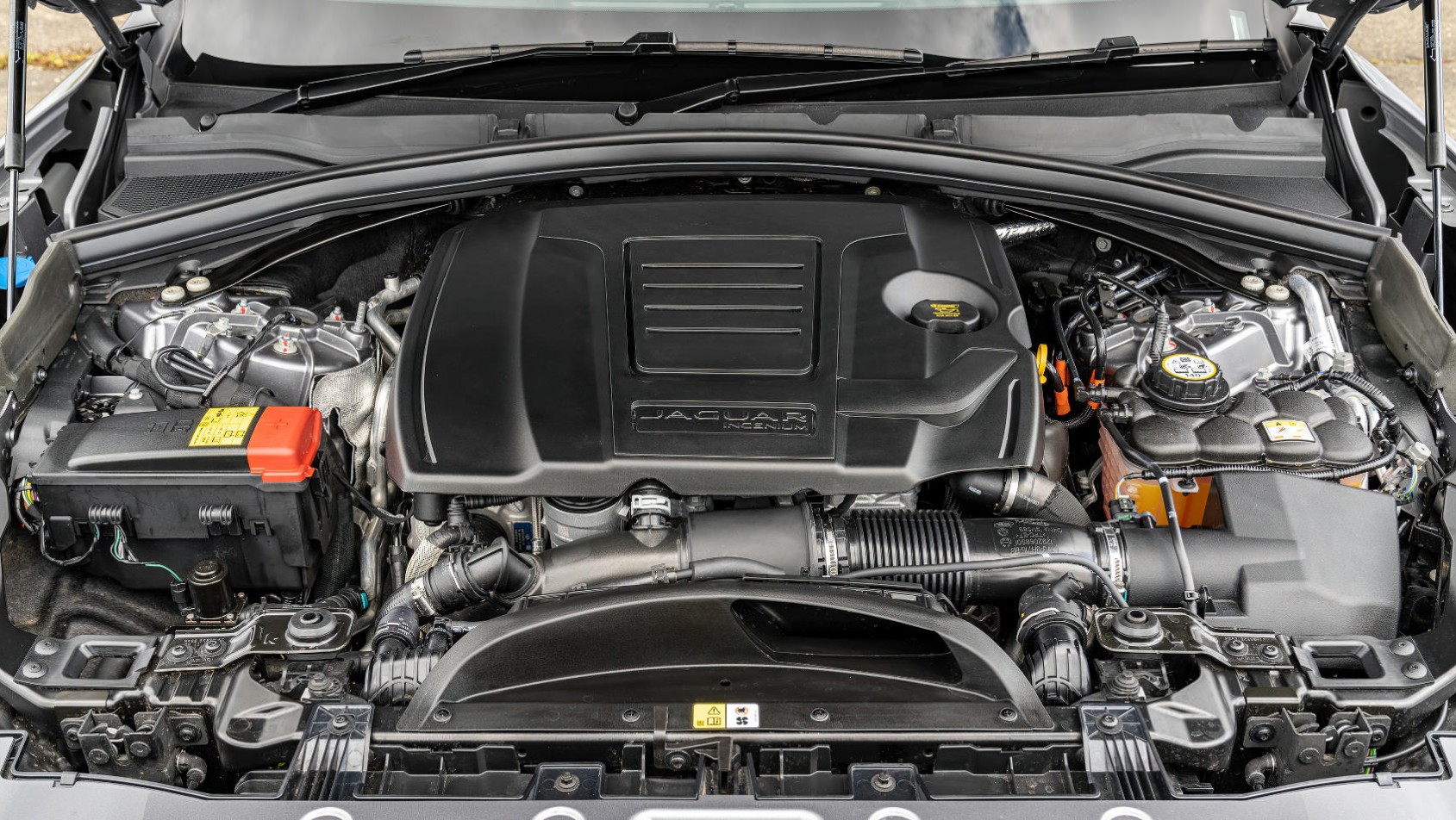 Jaguar F-Pace pod maską, silnik