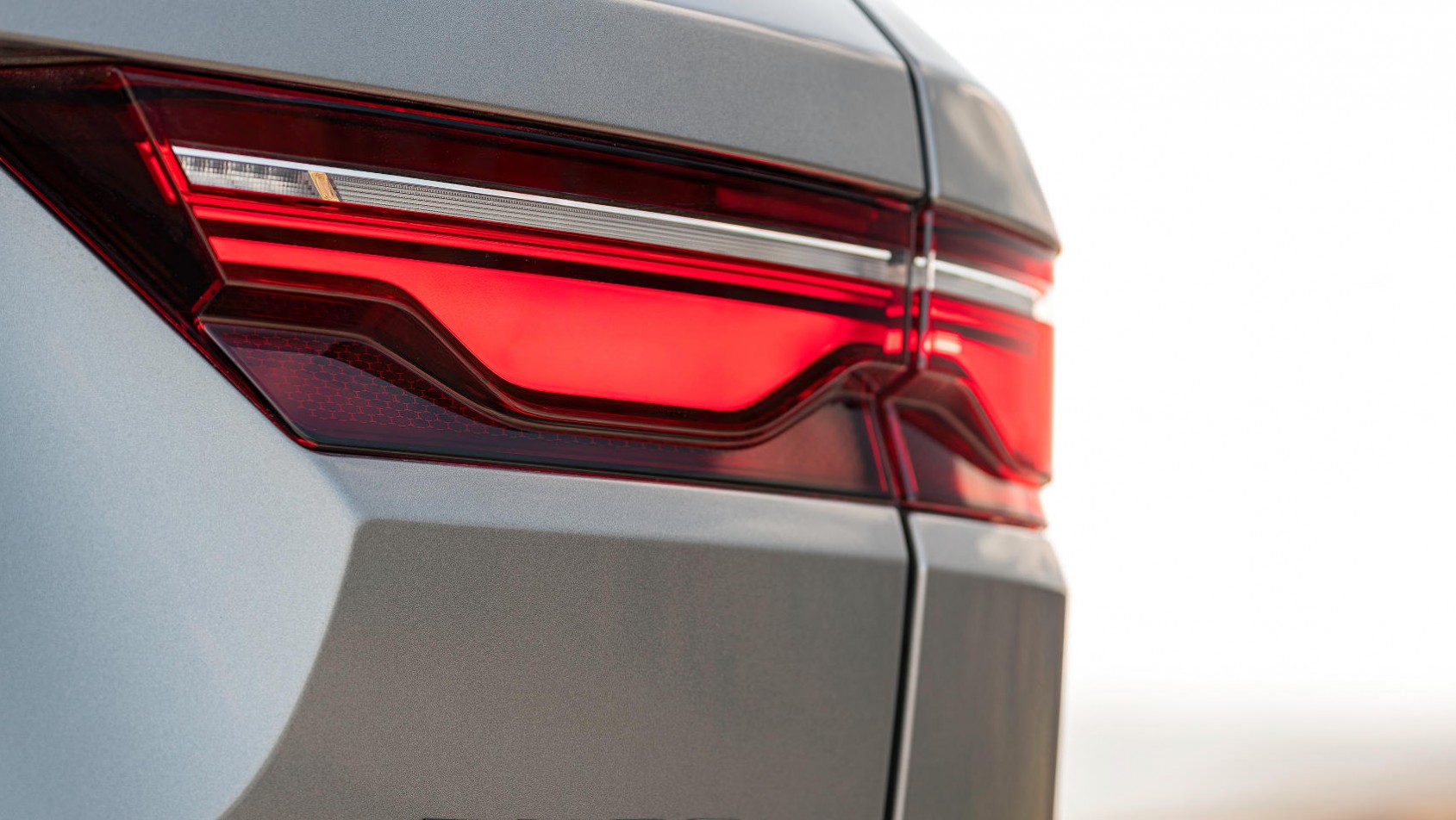 Jaguar F-Pace model 2022 światła tylne