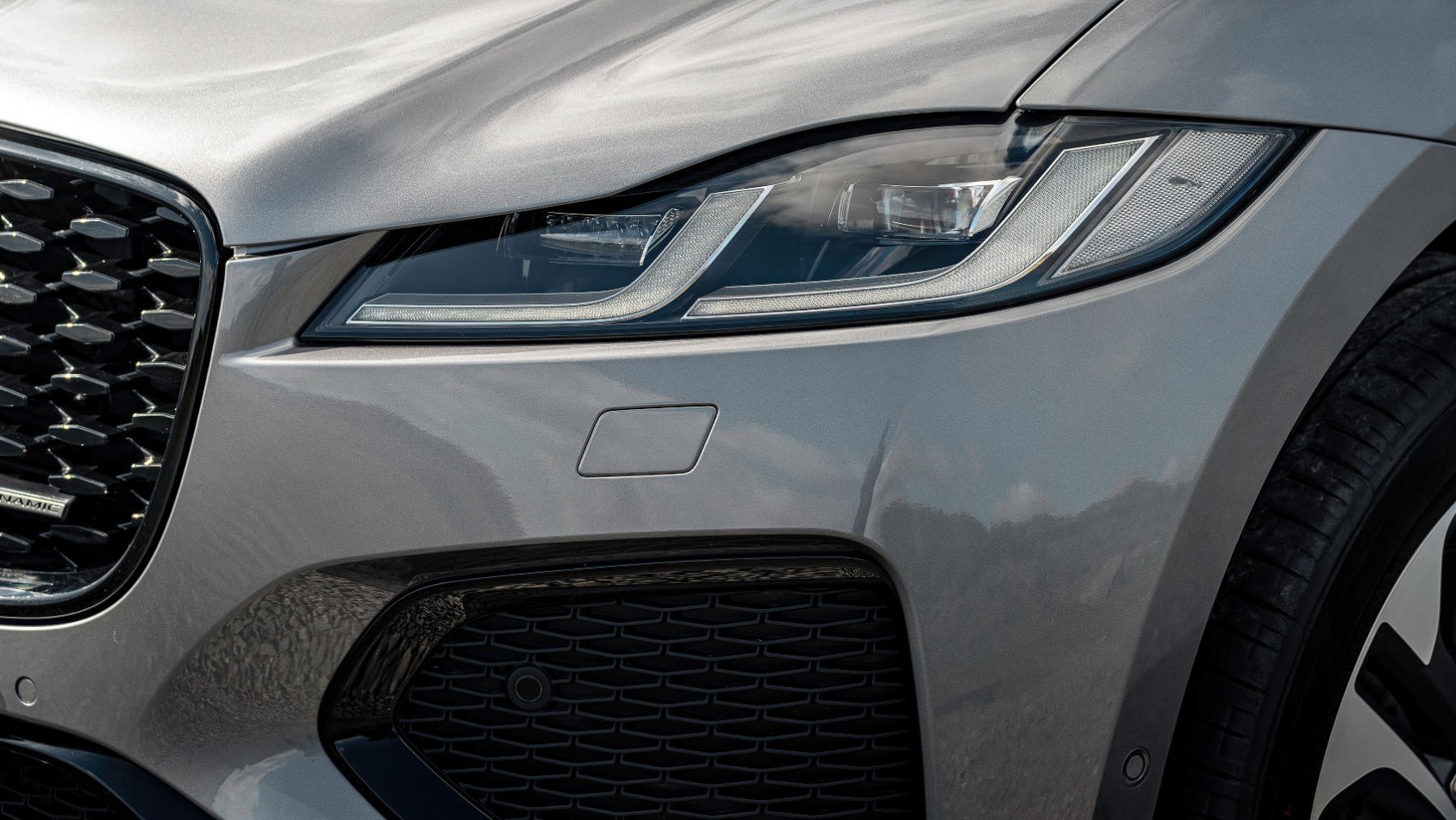 Jaguar F-Pace model 2022 światła przednie