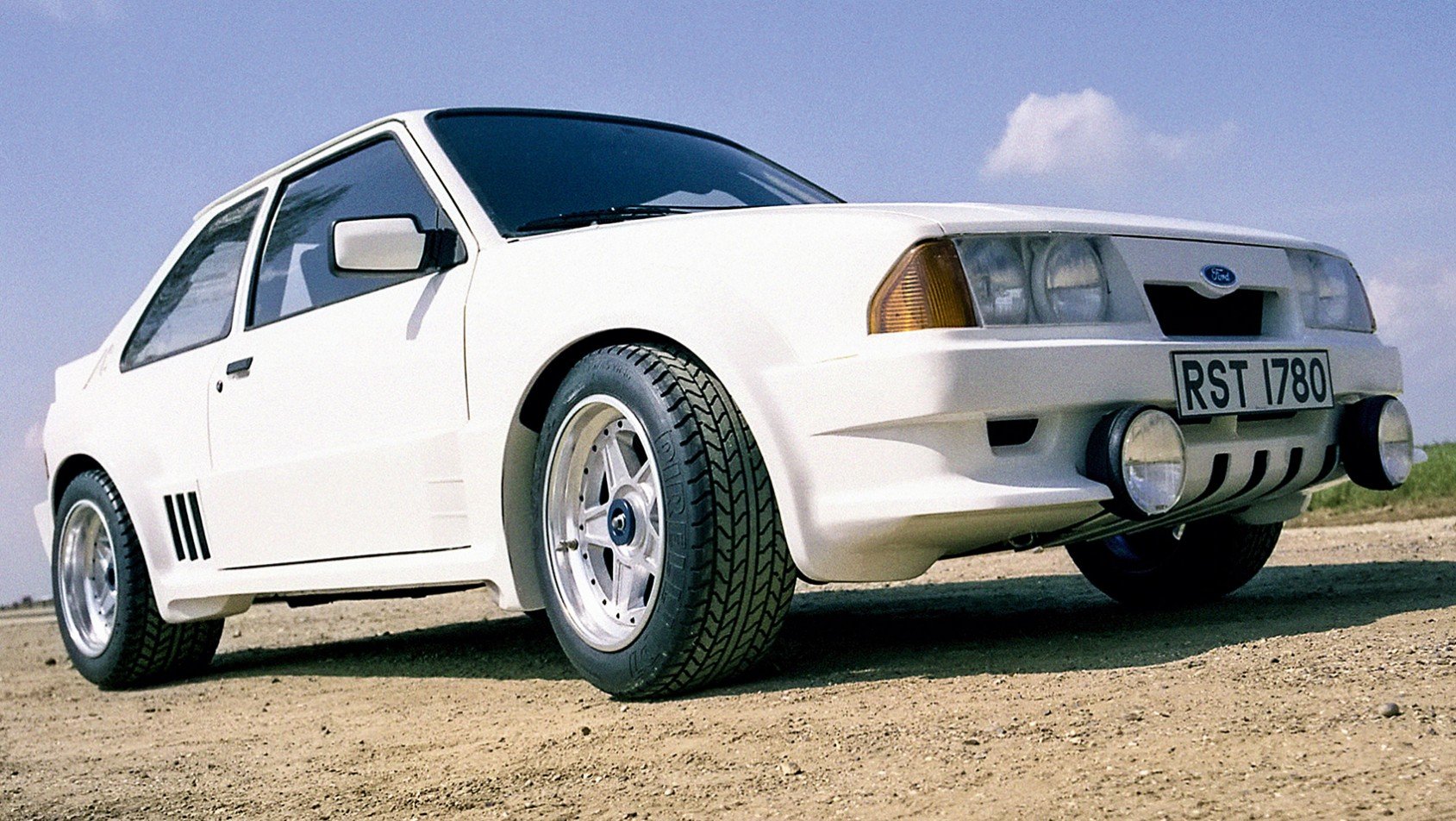 Ford RS1700T - sylwetka