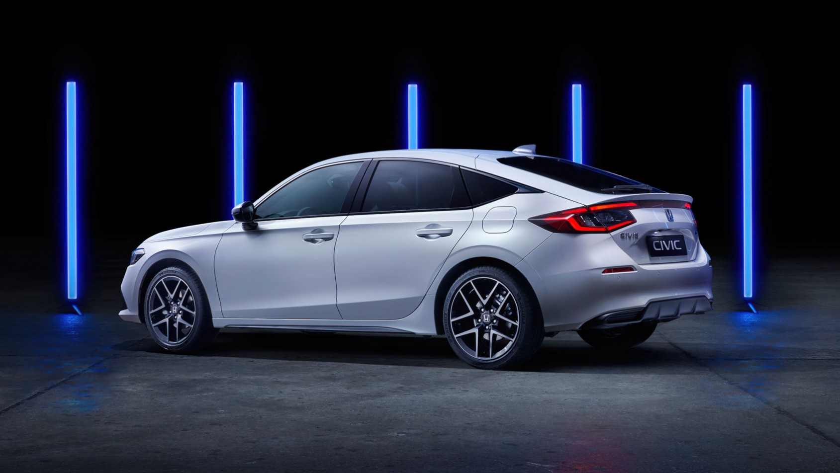 Honda Civic eHEV w wersji white