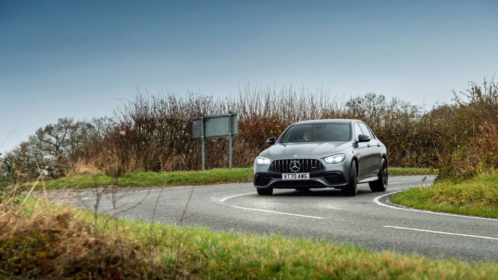 Mercedes AMG E63S na zakręcie