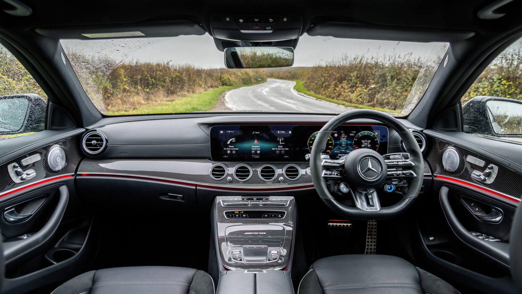 Mercedes AMG E63S wnętrze