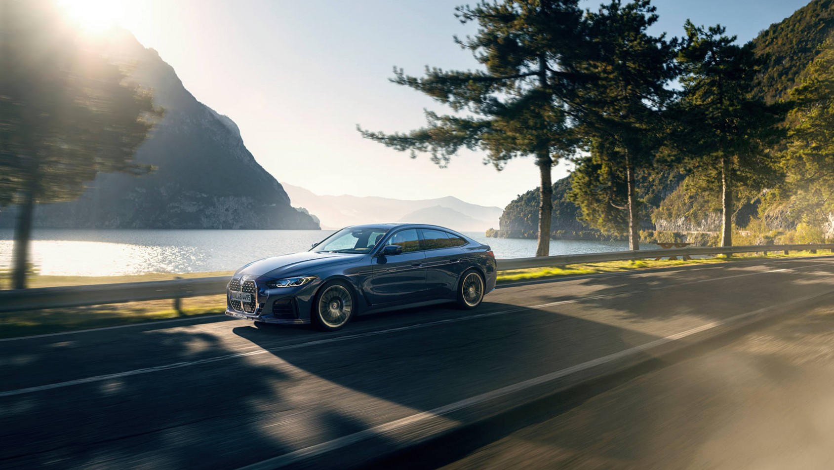 Nowa Alpina B4 na tle krajobrazu