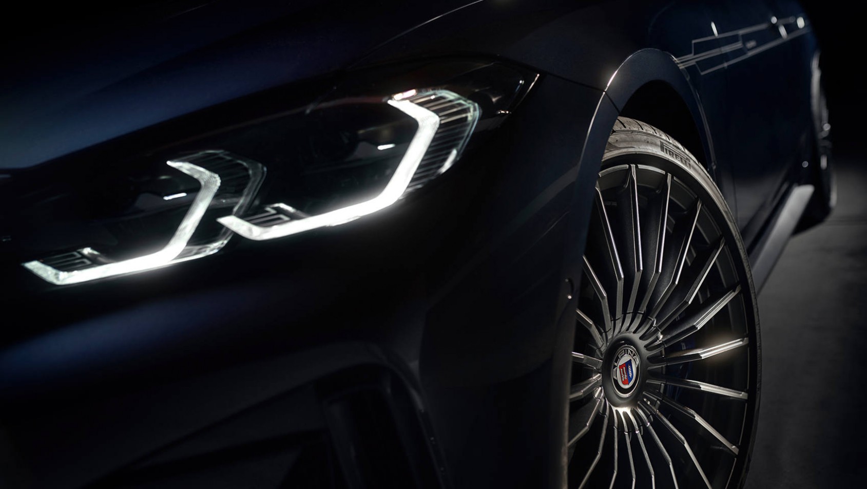 Nowa Alpina B4 - reflektory