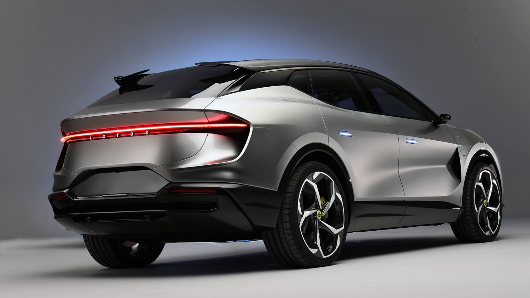 Nowy Lotus Eletre - tył auta