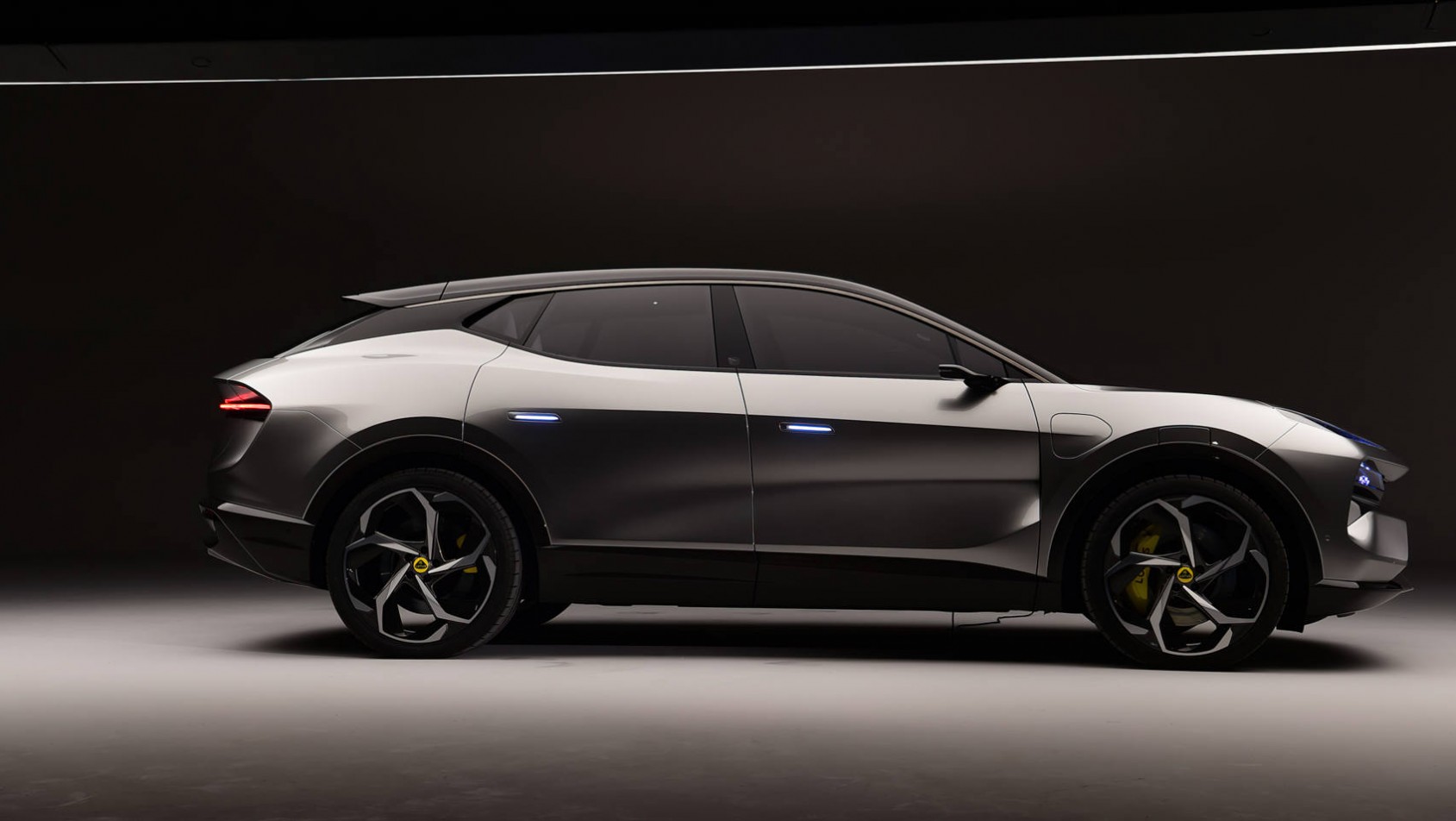 Lotus Eletre - linia auta