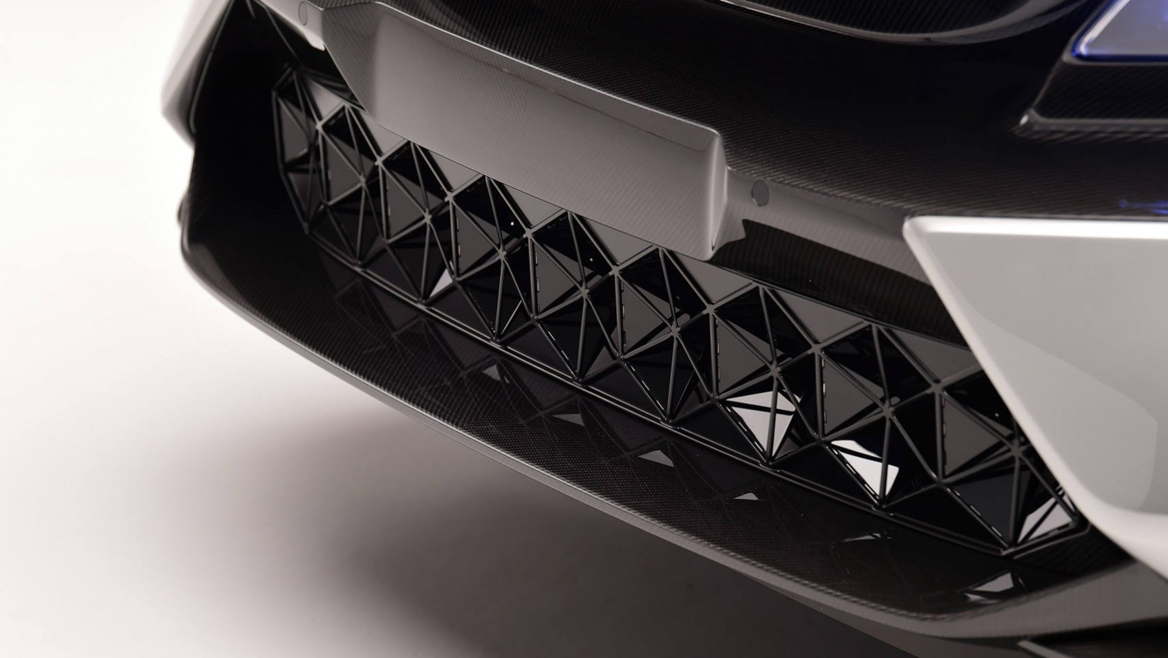 Nowy Lotus Eletre: designerski grill