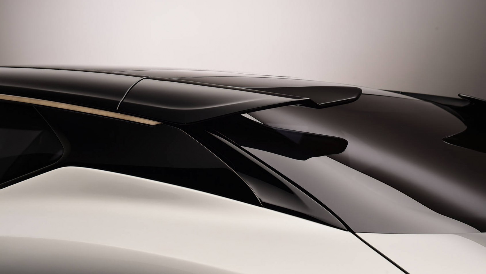 Nowy Lotus Eletre: linia dachu